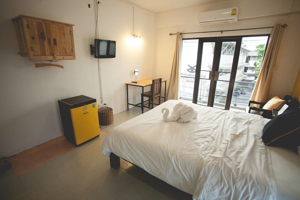 Isleep Guesthouse Chiang Mai Bagian luar foto