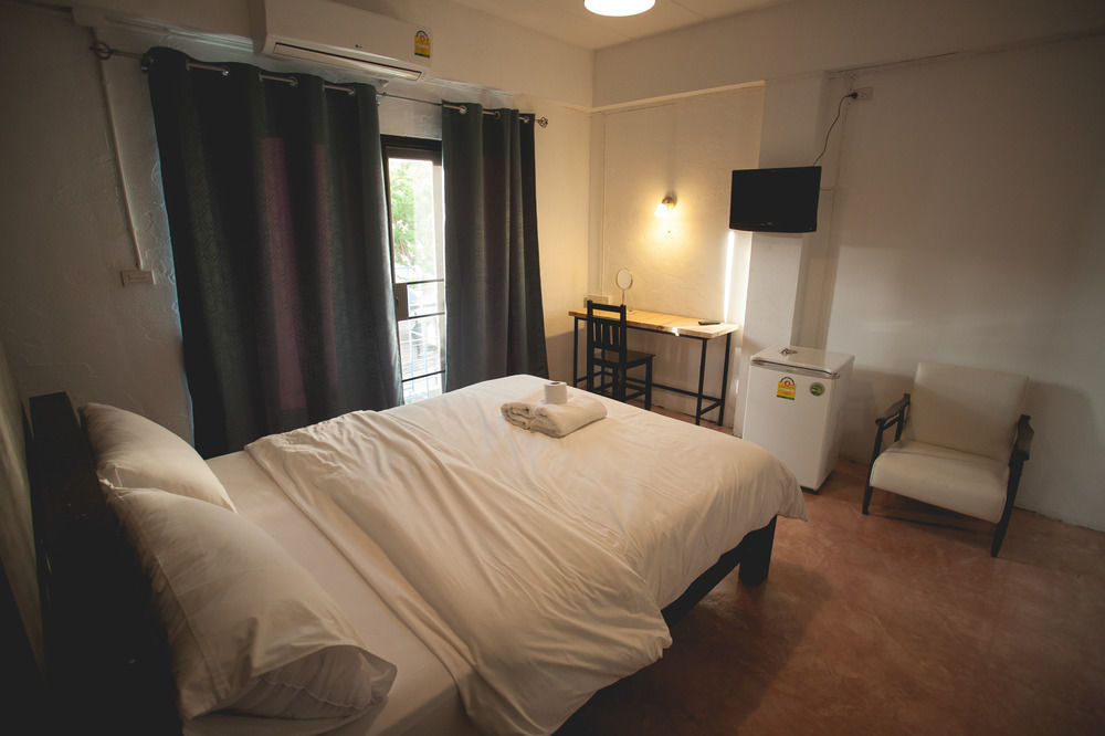 Isleep Guesthouse Chiang Mai Bagian luar foto