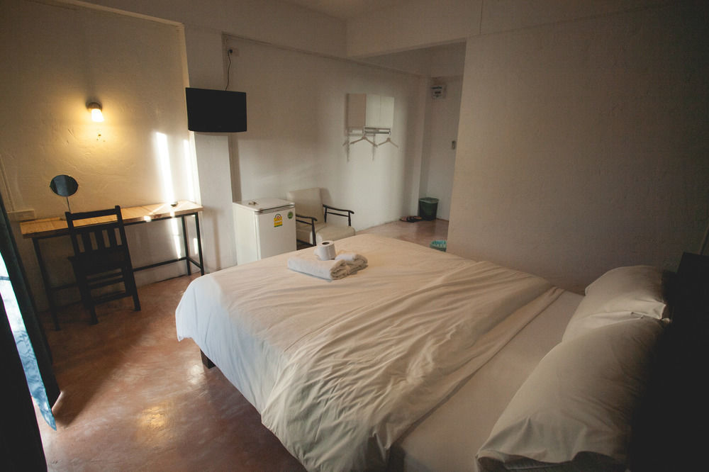 Isleep Guesthouse Chiang Mai Bagian luar foto